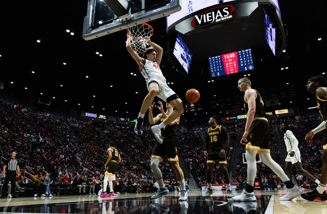 Viejas Arena Dunk